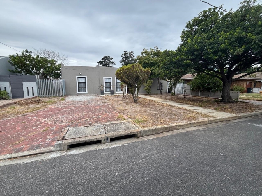 To Let 4 Bedroom Property for Rent in Voelvlei Western Cape